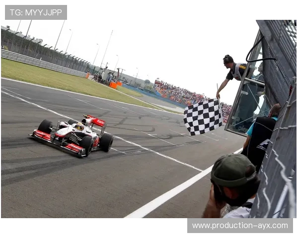 F1赛季转会风暴再起顶级车队争冠格局生变引发全球车迷热议