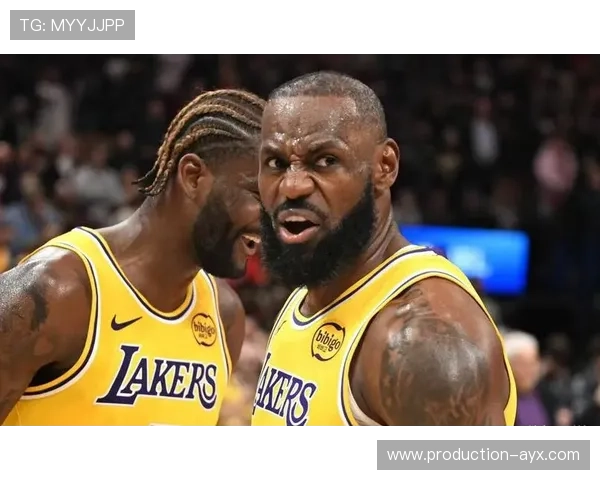 詹姆斯领衔湖人逆转取胜西部格局再起波澜引热议季后赛前景受关注