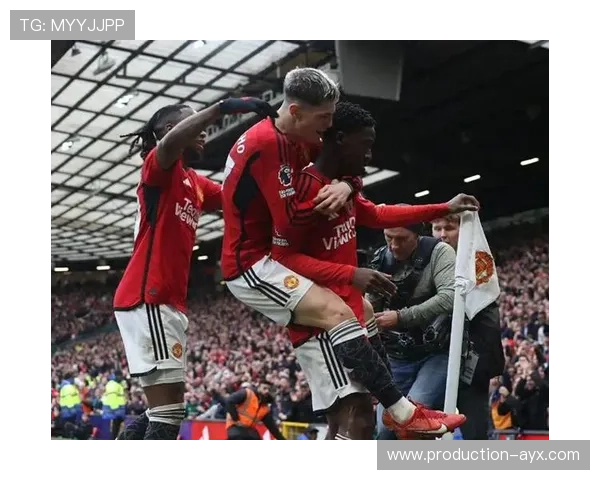 豪门对决引爆周末焦点大战国脚表现成胜负关键赛季争冠走势解析 豪门对决引爆周末焦点大战国脚表现成胜负关键赛季争冠走势解析