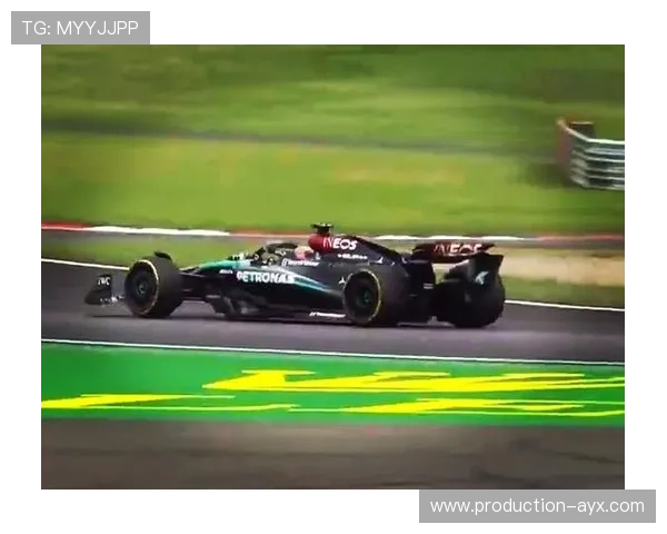 F1赛事最新动态：红牛车队主力车手续约在即，赛季表现引发热议