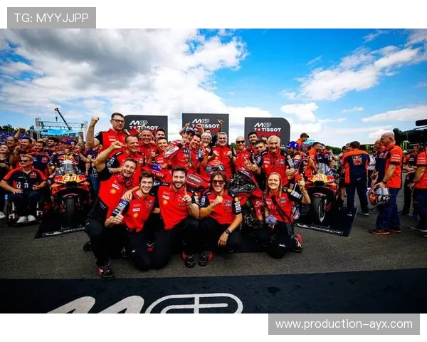 围绕MotoGP赛季焦点车手转会与冠军争夺最新动态解析