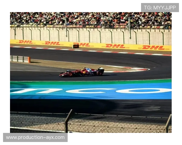 F1赛季最新动态：车队策略调整与赛道精彩瞬间解析