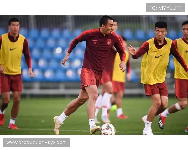 世界杯焦点战回顾：国足迎战劲敌展现新战术与拼搏精神